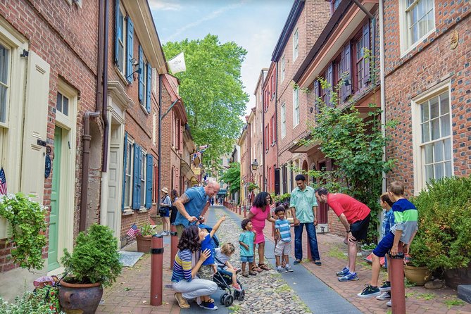 Philadelphia Old City Historic Walking Tour with 10+ Top Sites - How the guides shape the experience