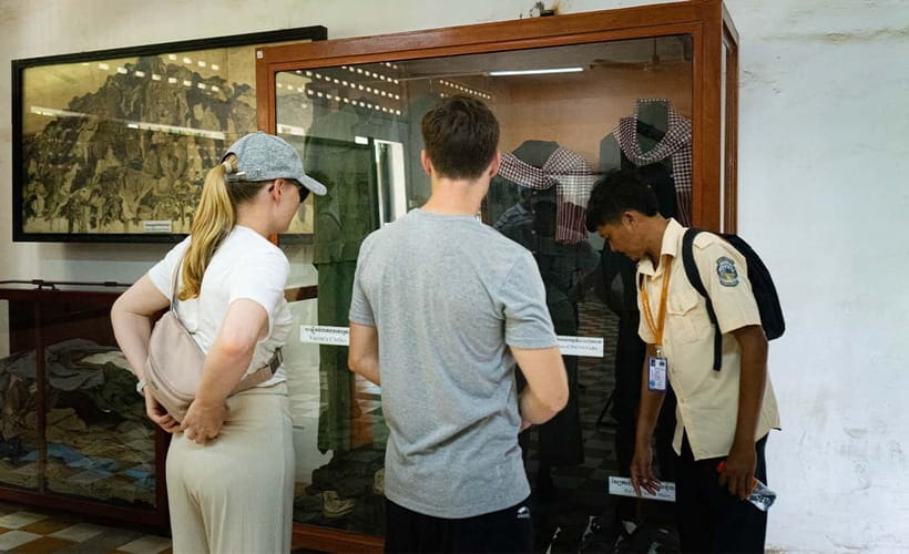 Phnom Penh Historical Sites Tour by Tuk Tuk - Entering the Royal Palace and Silver Pagoda