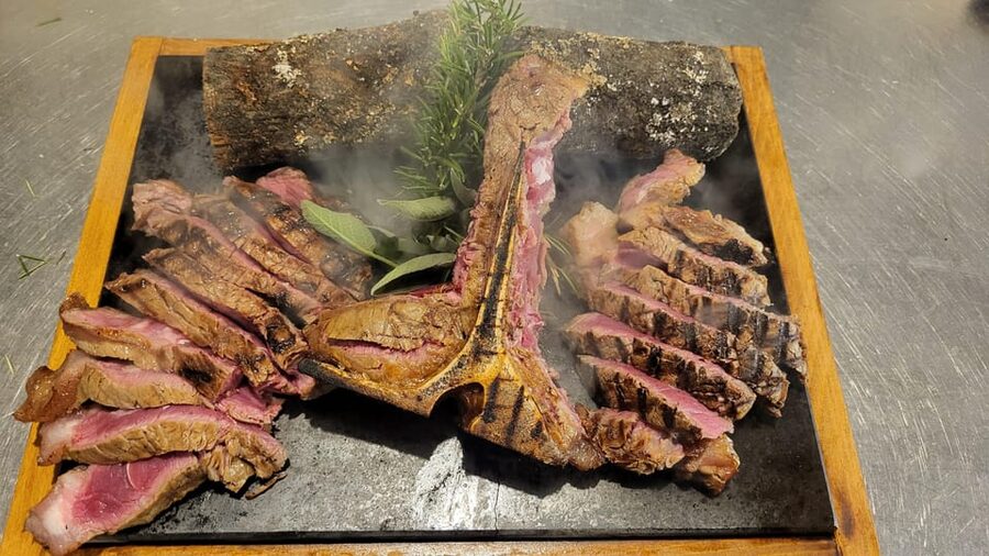 Pienza: Typical Gourmet Lunch at Ancient Tuscan Farmhouse - The optional Fiorentina steak for two