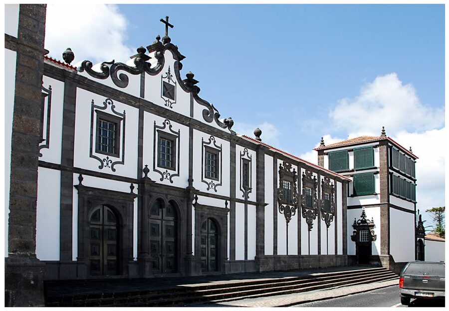 Ponta Delgada: Historical Walking Tour - Meeting Luís de Camões at the Ernesto do Canto Library