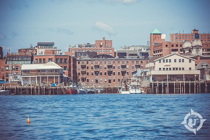 Portland Explorer | Maine History, Culture, & 3 Lighthouses Tour - Spring Point Ledge Lighthouse and its long breakwater