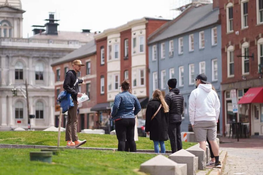 Portland: Walking Food Tour – Warm Donuts & History - Three donut shops, six seasonal samples