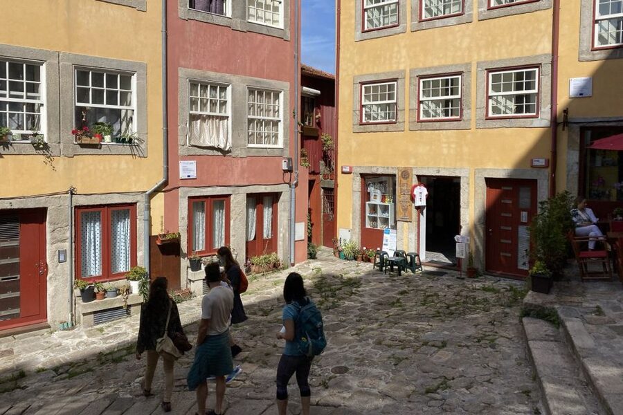Porto: Historical Center Walking Tour - Guides who make three hours feel manageable