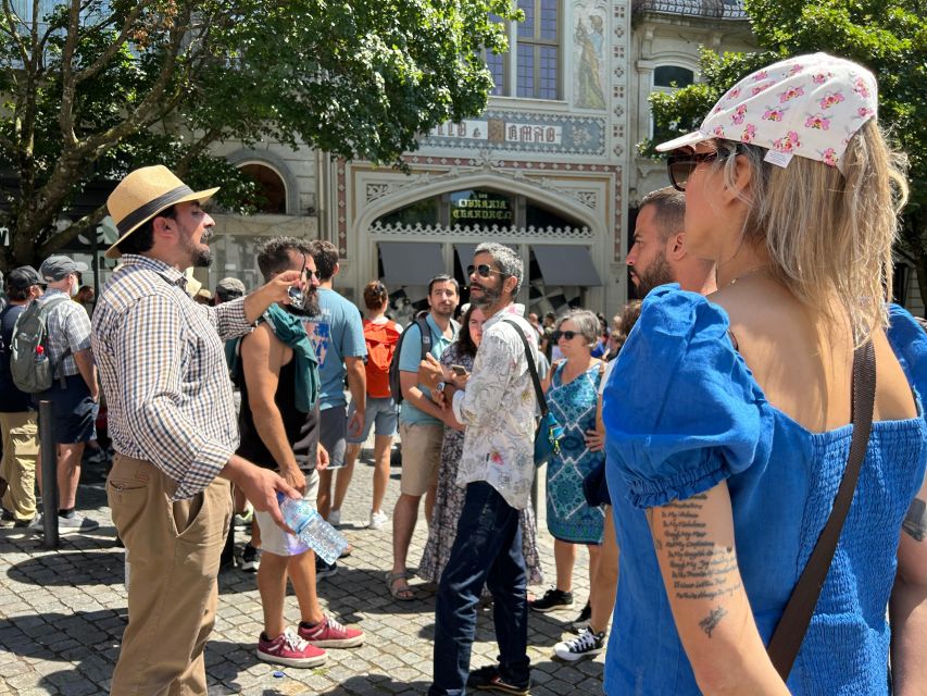 PORTO: Historical Walking Tour - Igreja do Carmo and the Vitória pause