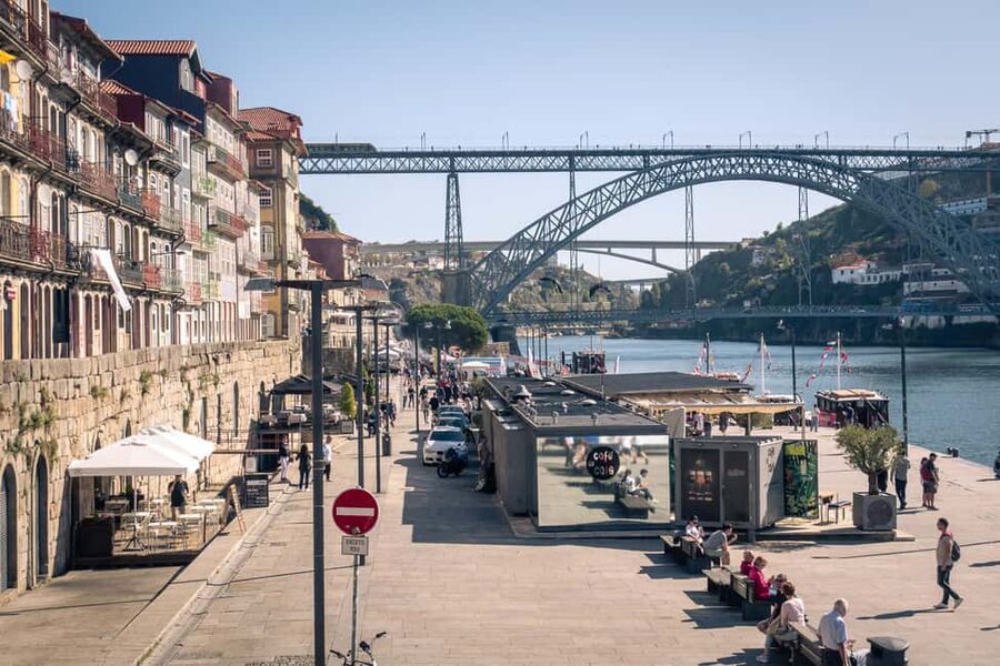 Porto: Private & Flexible Walking Tour in Historic Center - The 400-meter climb to Vitória Belvedere
