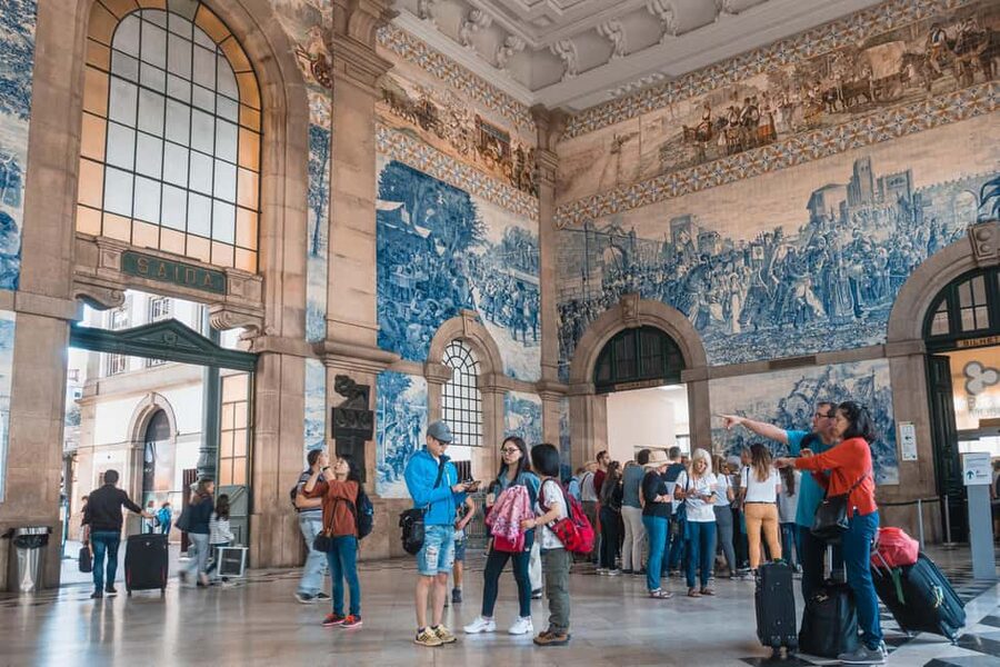 Porto: Private & Flexible Walking Tour in Historic Center - Clérigos Tower and Lello Bookstore
