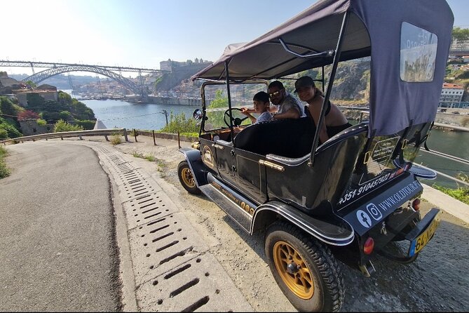 Porto: Private Tour to the Historic Center in a Classic Car - São João Fort and Castelo do Queijo meet the Atlantic