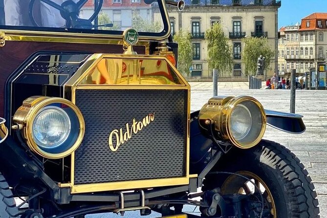 Porto: Private Tour to the Historic Center in a Classic Car - Jardim da Foz leads into the beach district
