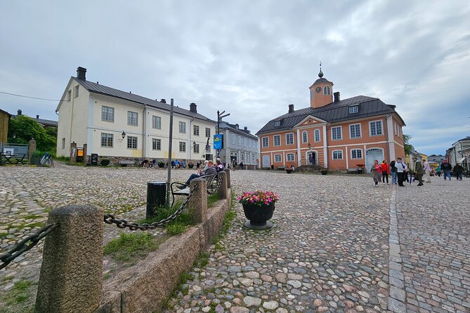 Porvoo Old Town&Riverside Heritage Guided Tour from Helsinki - Historic streets and Gallery Vanha Kappalaisentalo