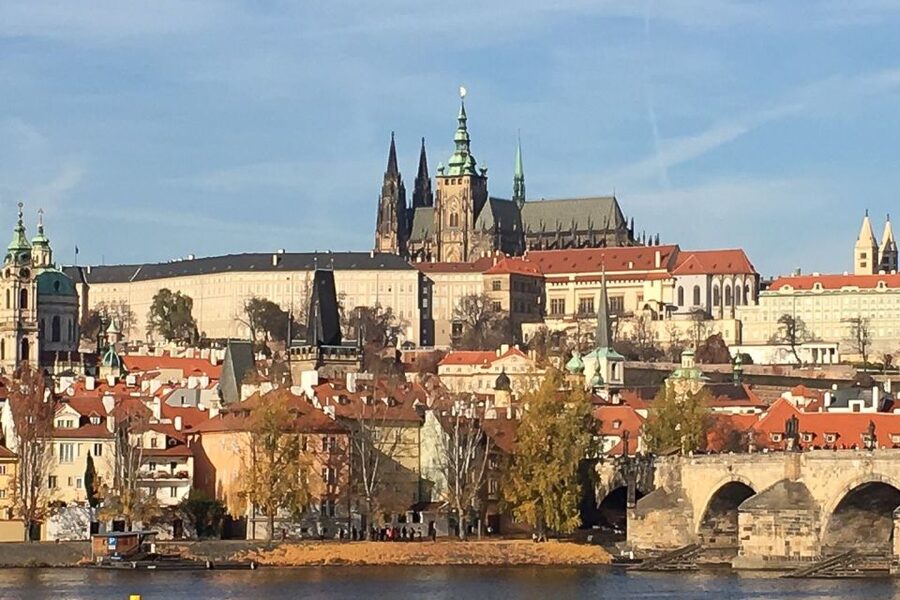 Prague: Historic City Center Bus Tour with Top Sights - Bridges, river views, and the route toward the castle