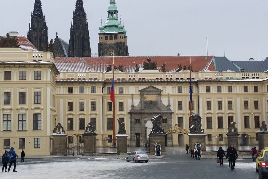 Prague: Historic City Center Bus Tour with Top Sights - The 30-minute Prague Castle break