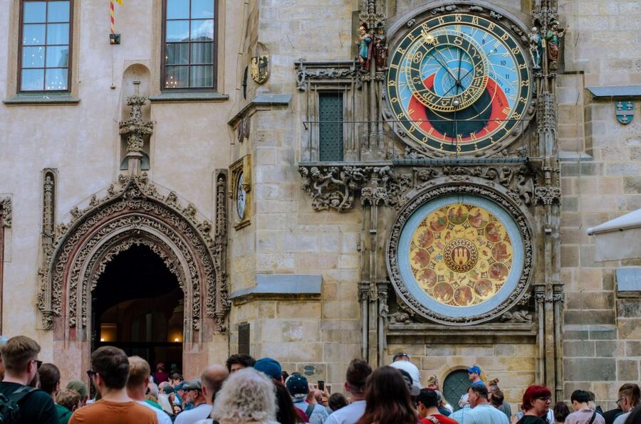 Prague: Top Sights and Historic Center Introduction Tour - The fifteen-minute café pause
