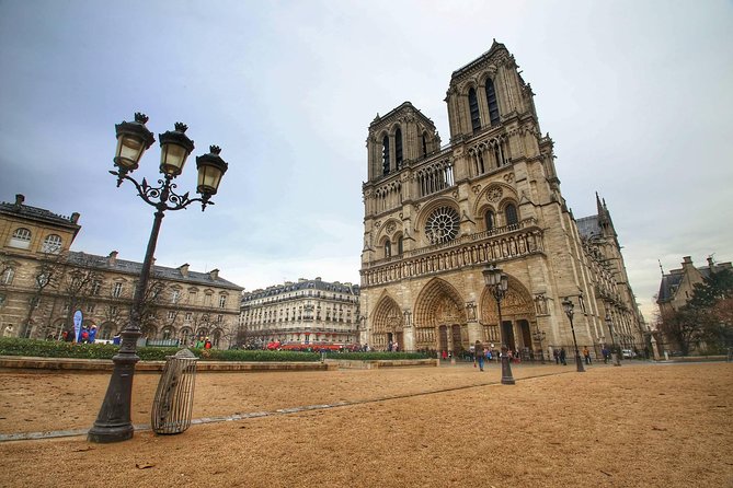 Private Half Day Historic Tour - Starting at Ile de la Cité