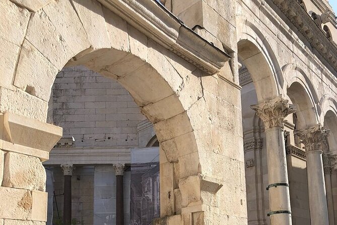 Private History Split Walking Tour in English - Why the private format matters