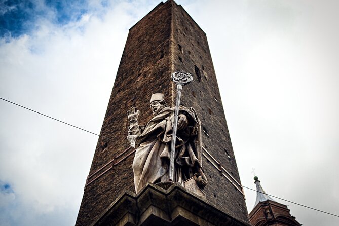 Private or semi-private tour of the historic center of Bologna - Guide quality, language, and pace