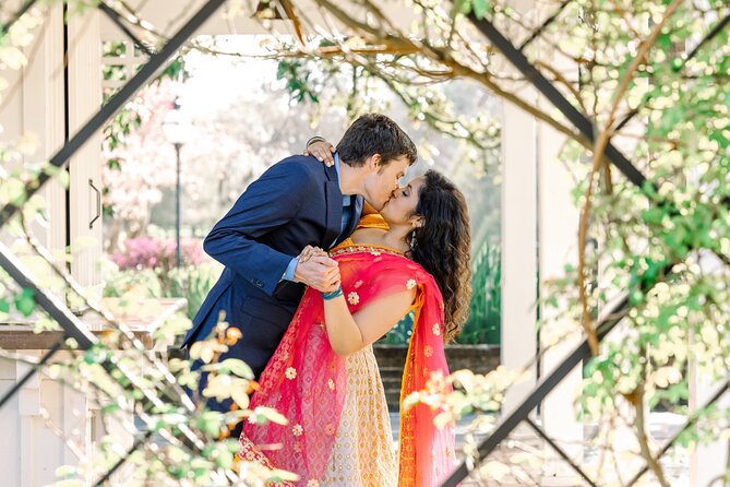 Private Photo Session in Historic Charleston - A photographer who helps you pose