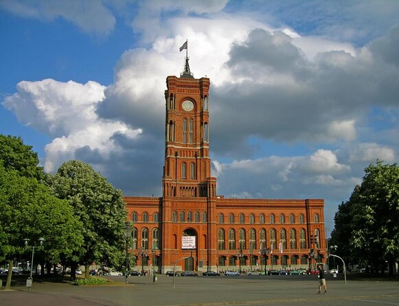 Private Taxi Tour City East & West History and Architecture 3-4h - Key points to know before booking