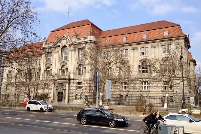 Private Taxi Tour City East & West History and Architecture 3-4h - Tiergarten, the Victory Column, and the presidential palace