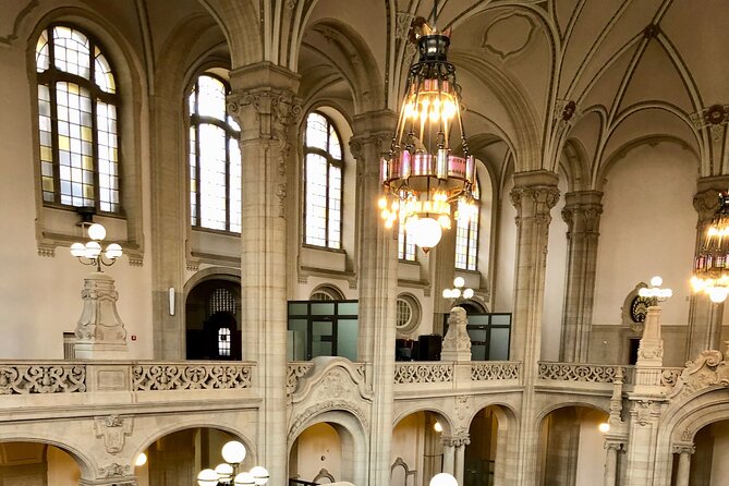 Private Taxi Tour City East & West History and Architecture 3-4h - Unter den Linden, the Brandenburg Gate, and Gendarmenmarkt