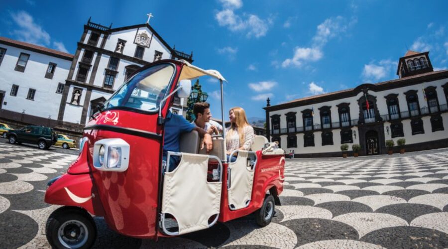Private Tour:Historical Old Town 1-Hour Tour by Tuk Tuk - Santa Maria begins the tour by the sea