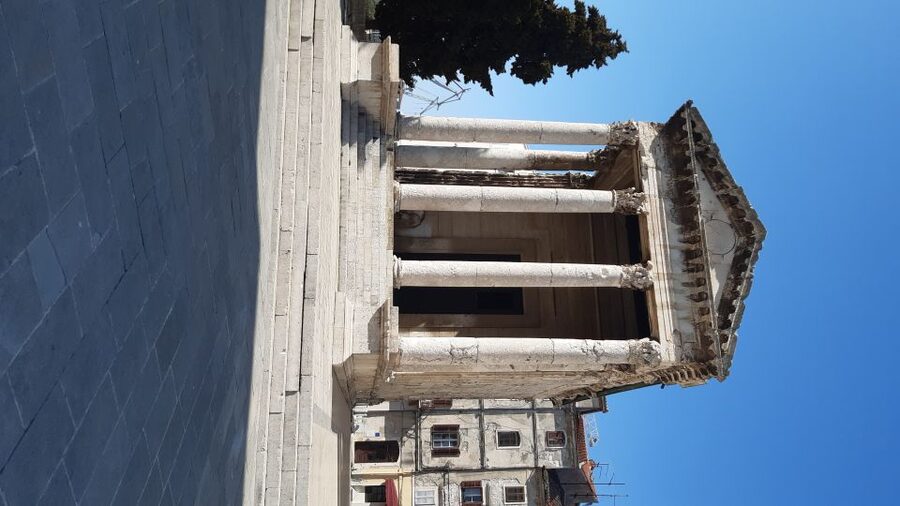Pula: Historic Sites Guided Walking Tour - Key points at a glance