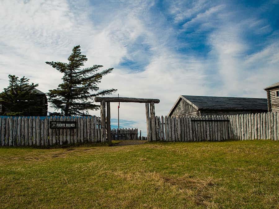Punta Arenas: Fort Bulnes Historical Tour - Hito de la Mitad de Chile: a quick, unusual photo stop