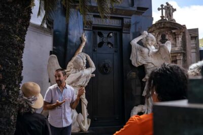 Recoleta Cemetery – Small Group Tour of History & Secrets