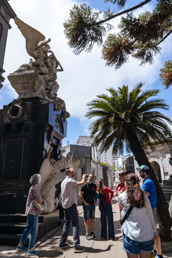 Recoleta Cemetery - Small Group Tour of History & Secrets - A guide who makes the difference