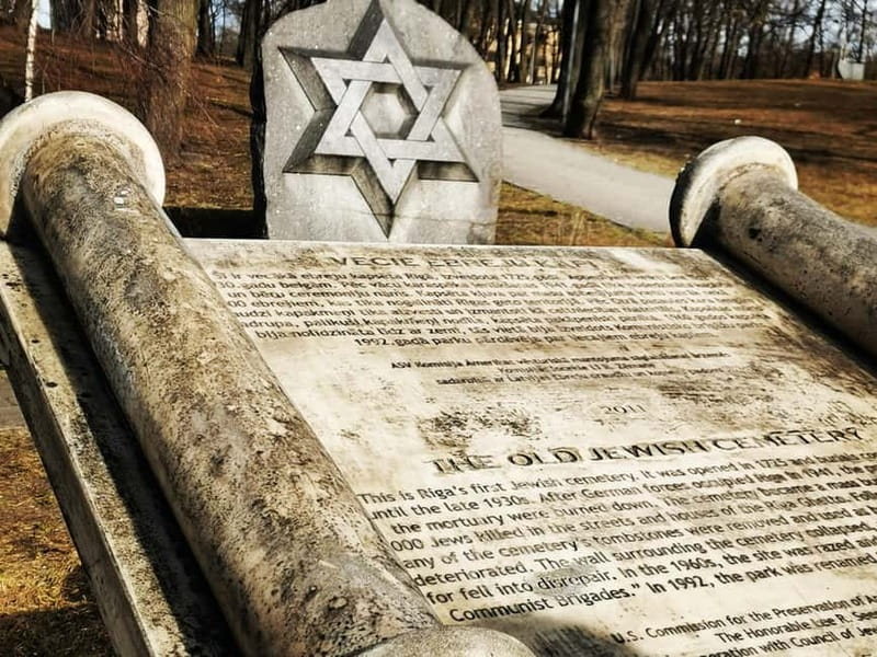 Riga: Jewish History and Heritage Tour - What the guide and car add
