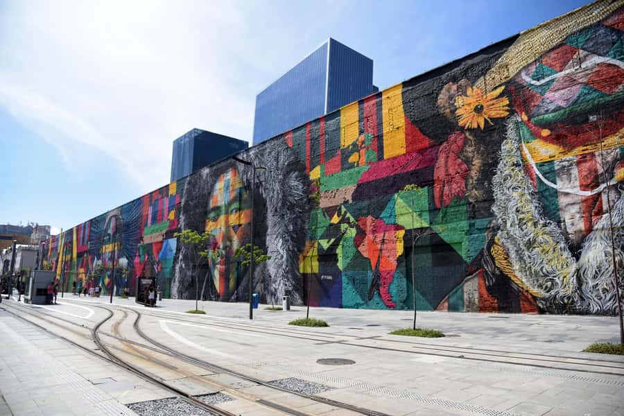 Rio: Olympic Boulevard, Museum of Tomorrow & History Tour - Eduardo Kobra’s five-color mural