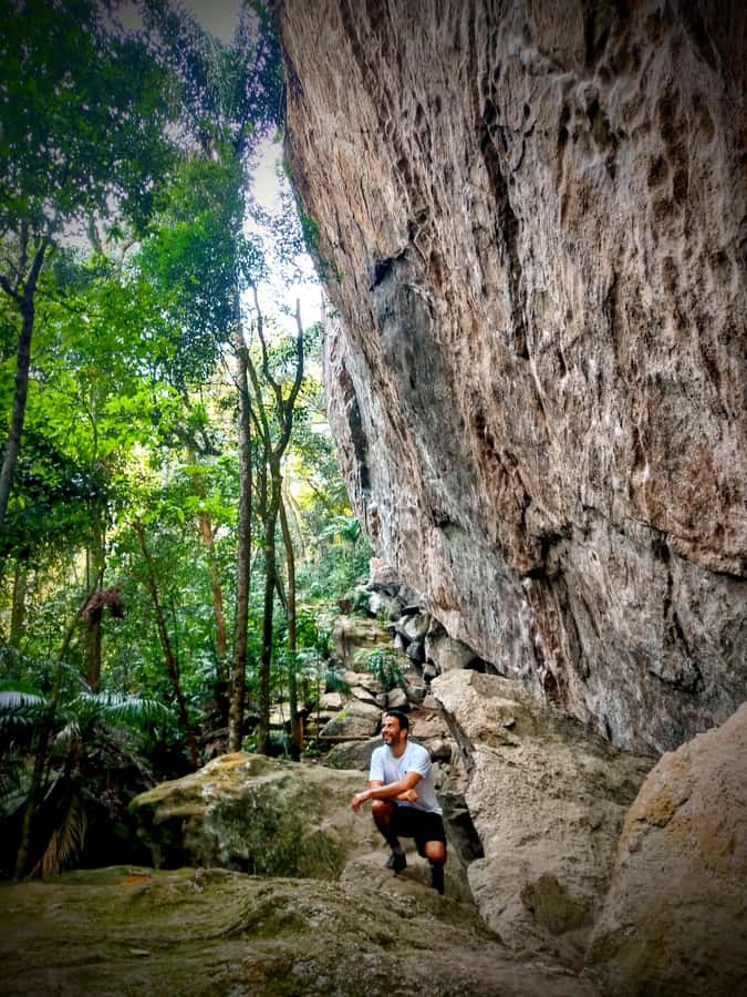 Rio: Tijuca Forest Small Group Hike to Caves and Waterfalls - Cova da Onça Suspension Bridge and the Old Cemetery