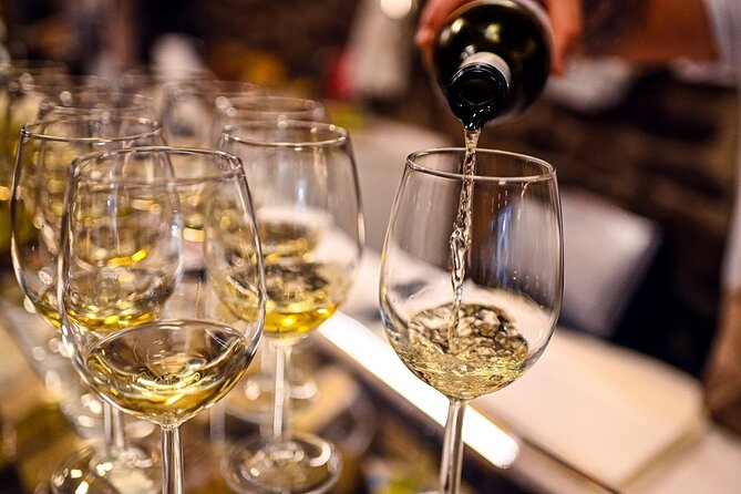 Rome Food Tour in the Historic Centre with 8+ Food Tastings - Entering the former Jewish Ghetto