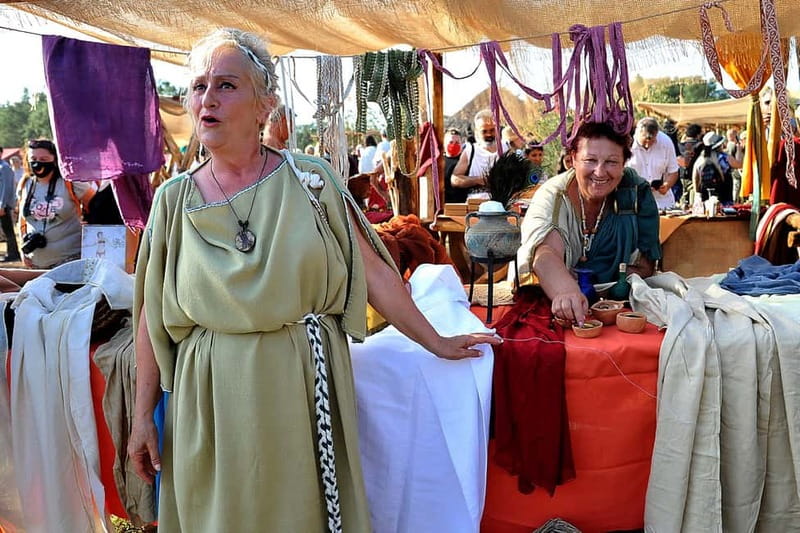 Rome: Roma World, the park to live a day as an Ancient Roman - Birds of prey in the dedicated arena
