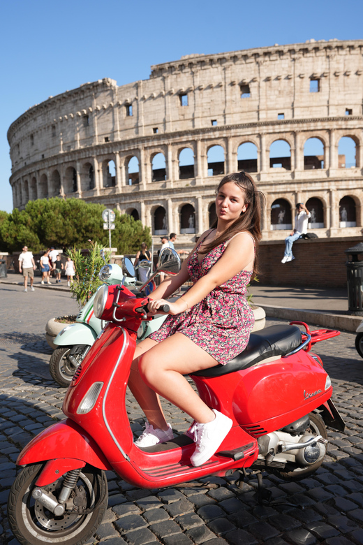 Rome: Vespa Photo Tour with Historic City Highlights - Trastevere from the back of a Vespa