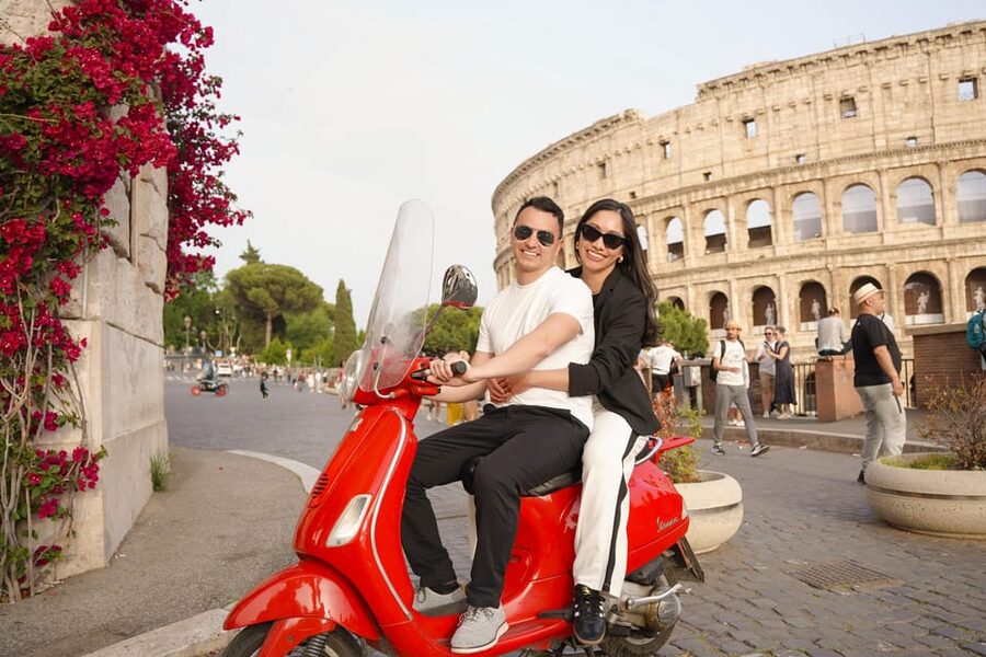 Rome: Vespa Photo Tour with Historic City Highlights - Castel Sant’Angelo before the finish at Piazza Navona