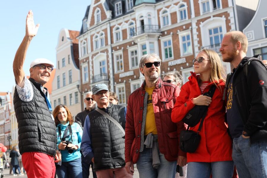 Rostock: Guided tour of the historic city center - The Town Hall gives the walk a clear center