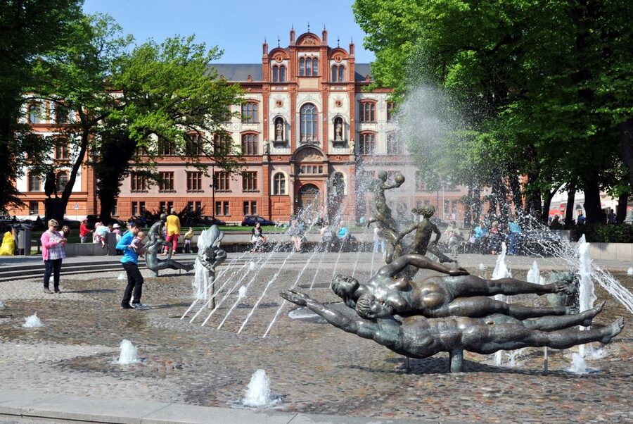Rostock: Guided tour of the historic city center - Who will enjoy this 1.5-hour experience