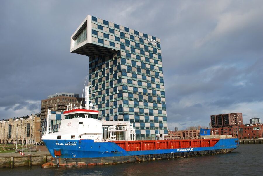 Rotterdam: Harbor Cruise on a Historic Ship - Why Rotterdam makes more sense from the Maas
