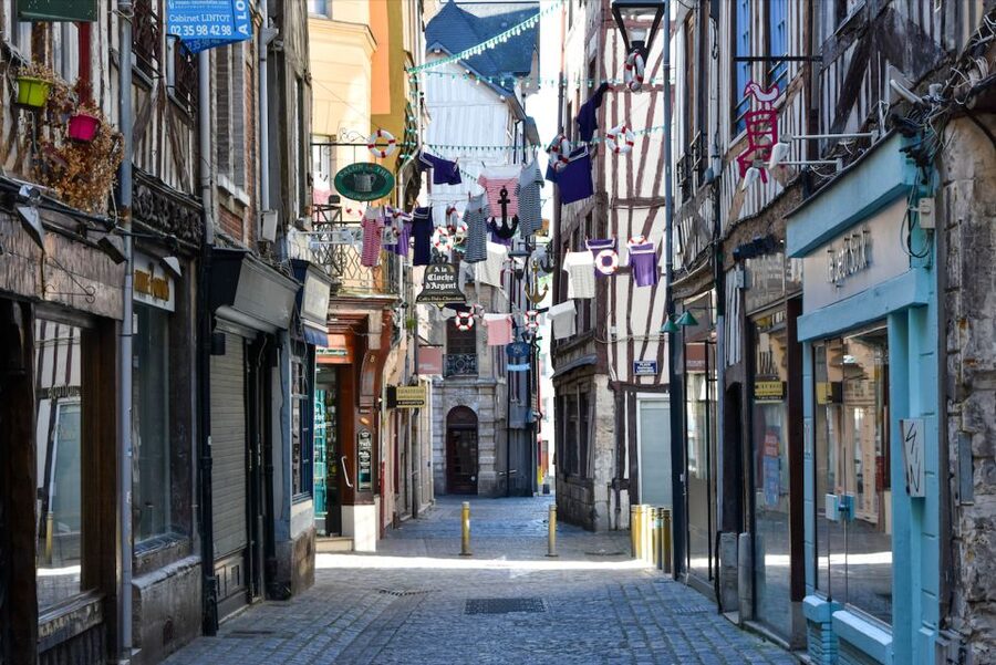 Rouen: Guided Tour of the Historic Center - The Gros-Horloge and its Renaissance arch