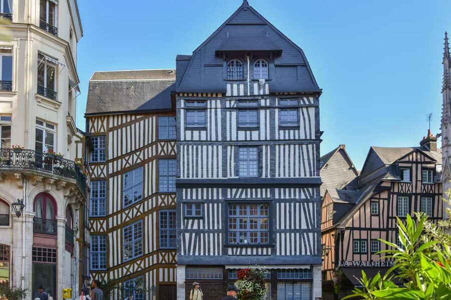 Rouen: Guided Tour of the Historic Center - Pace, language, and practical comfort
