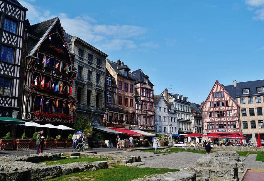 Rouen: Historic Guided Tour of the Old Town - Roman Rouen and the first fortifications