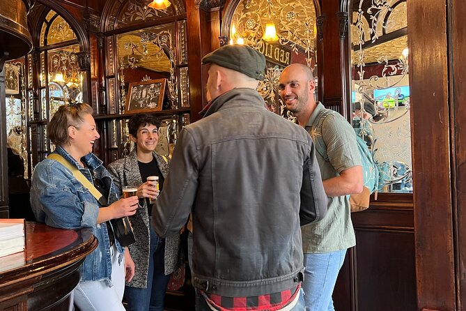 Royal Historic Pubs Walking Guided Tour in London - Why the guides matter so much