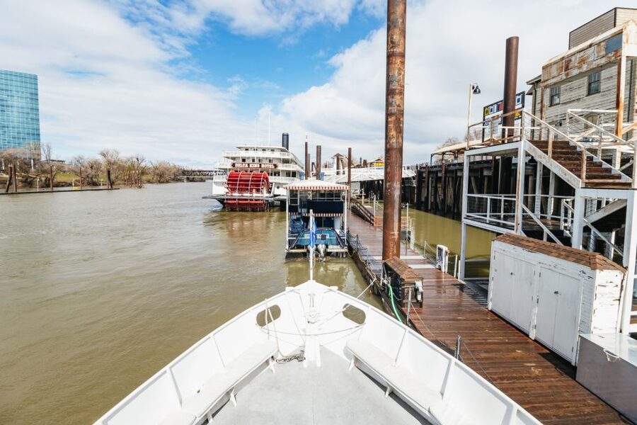 Sacramento: City Cruises River Cruise with History Guide - Snacks, cocktails, and the onboard atmosphere