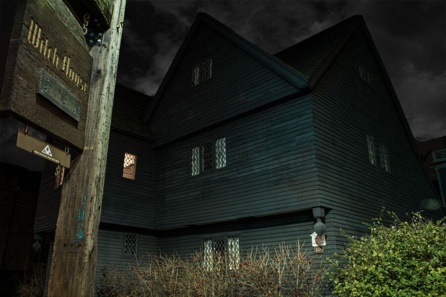 Salem: Secrets of Salem Hidden History Walking Tour - The first stops: Puritan Salem and the town’s changing identity