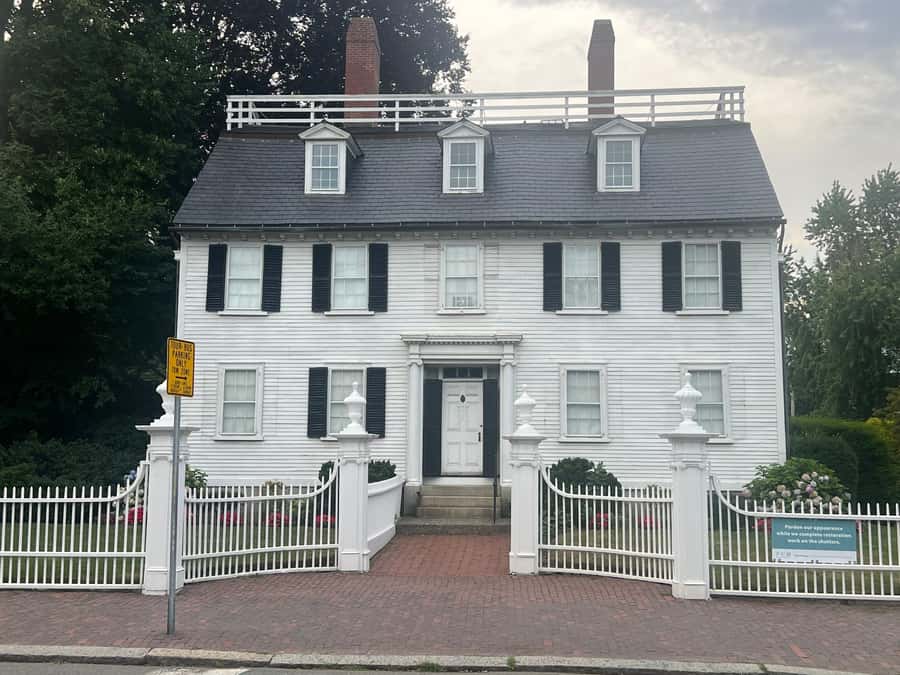 Salem: Witch Trial History and Salem Haunts Walking Tour - War, piracy, and nearly 400 years of Salem stories