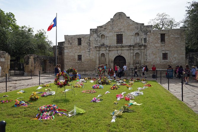San Antonio Missions UNESCO World Heritage Sites Tour - The Alamo, La Villita, and downtown context
