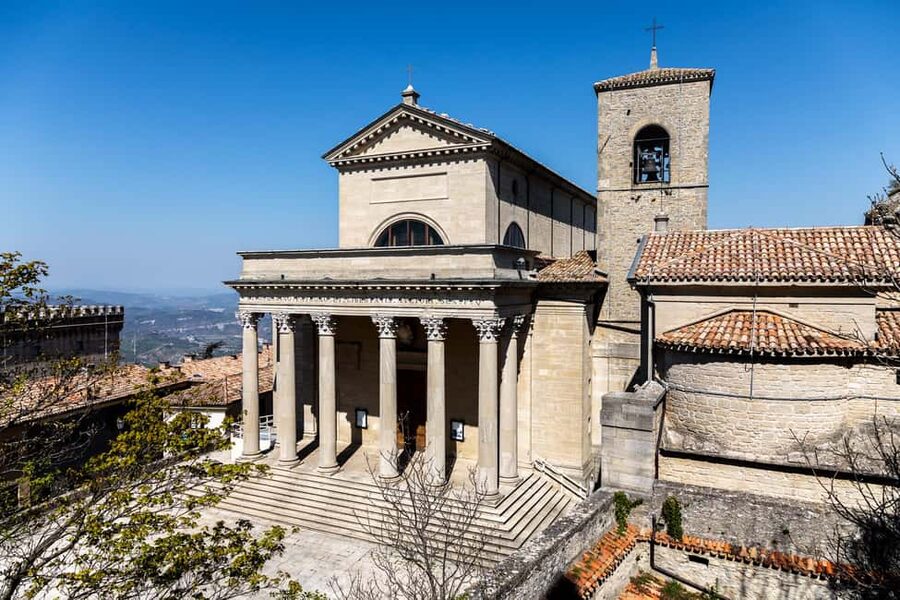 San Marino: Private Historical City Center Walking Tour - Cava dei Balestrieri and the first views