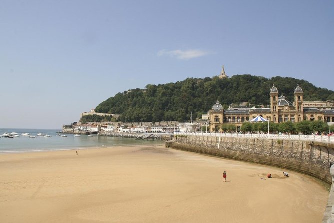 San Sebastian E-bike trour: Basque History and Cultural. - Starting at Reyes Católicos