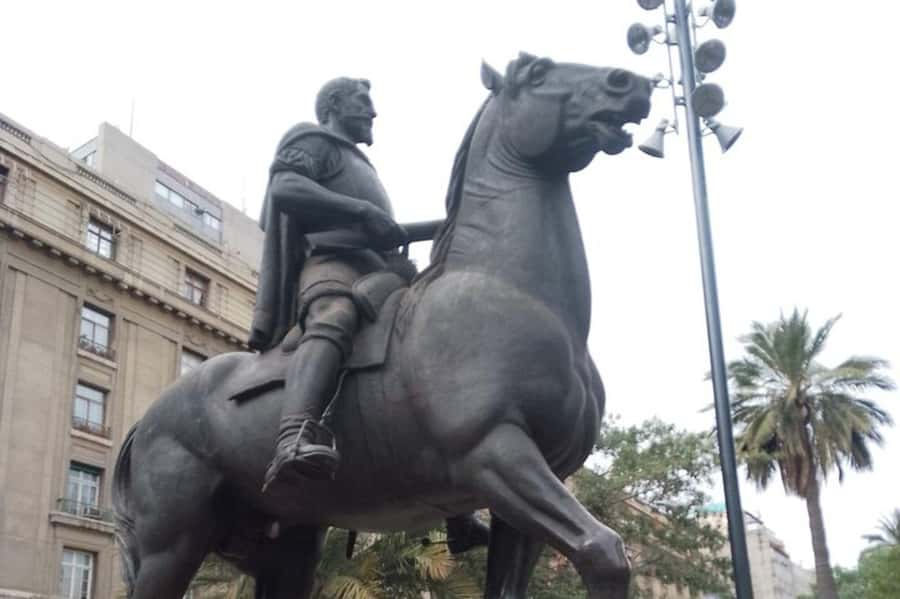 Santiago: Guided Walking Tour of the Historical Old Town - Ex Congress National and Santiago’s Civic Core