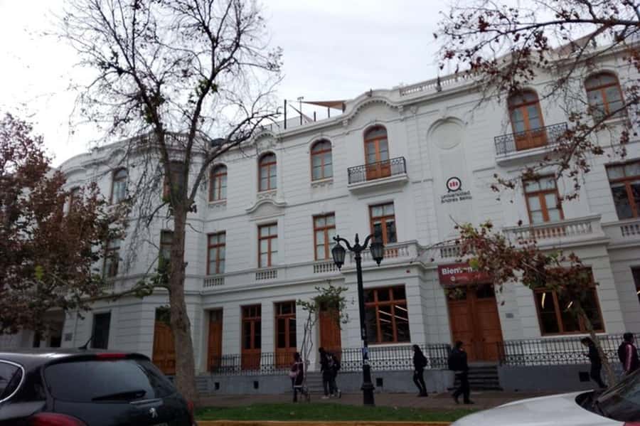Santiago: Guided Walking Tour of the Historical Old Town - Lastarria and Forest Park